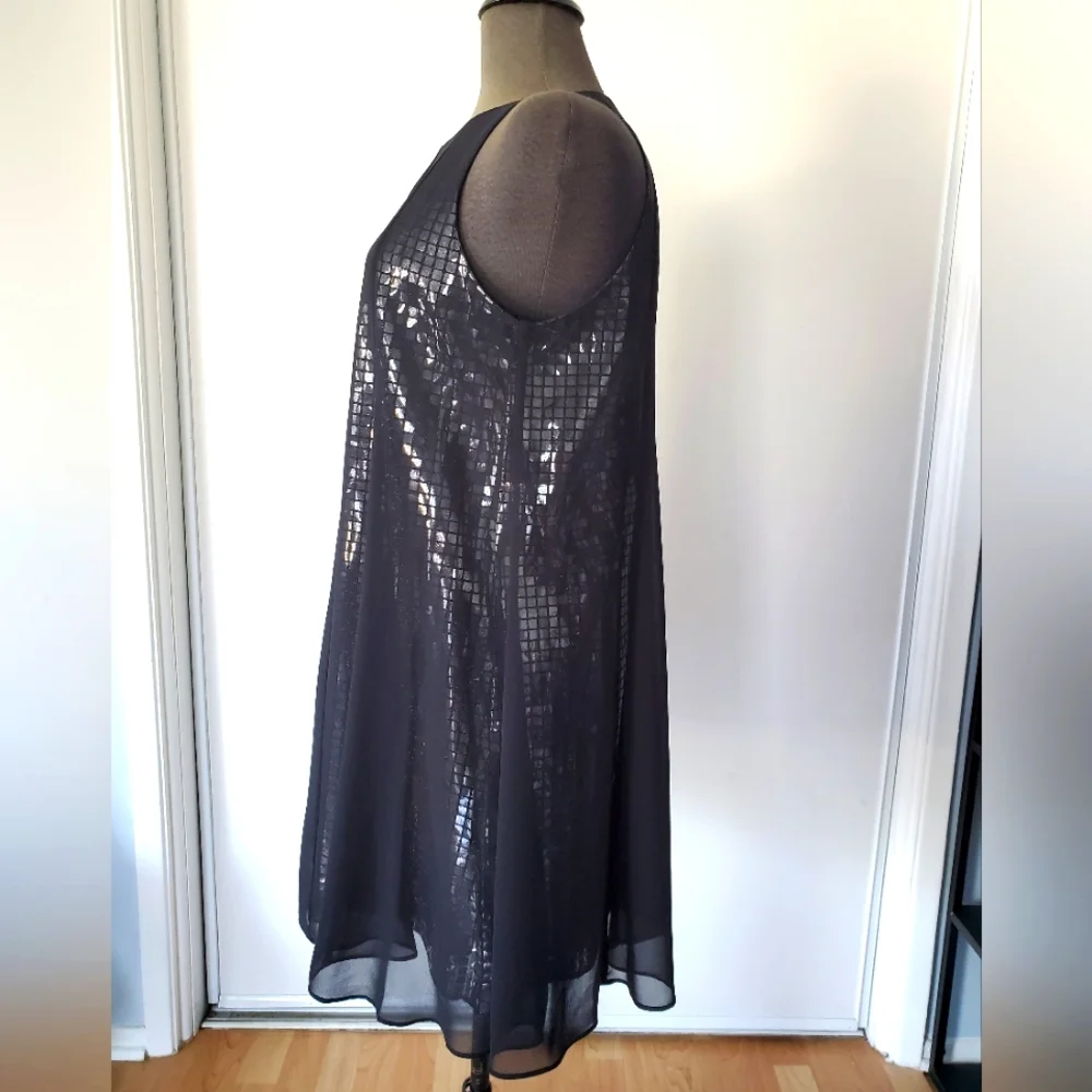Sangria Black and Silver Shift Cocktail Dress - Picture 2 of 4
